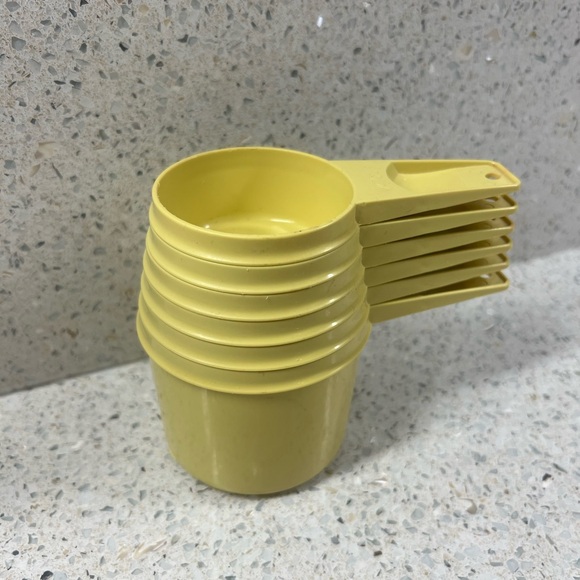 FULL SET Tupperware pale Yellow Measuring Cups - Picture 1 of 2